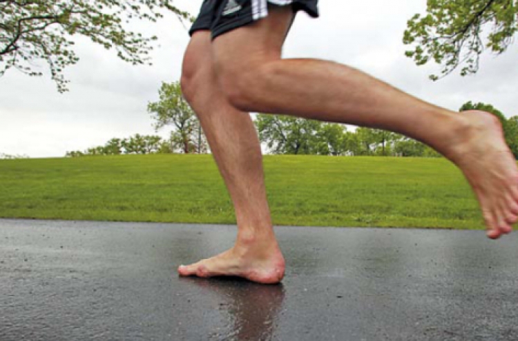 Runners put their (bare) feet down