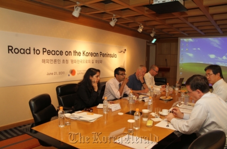 Reporters from war allies explore Korean culture, economy