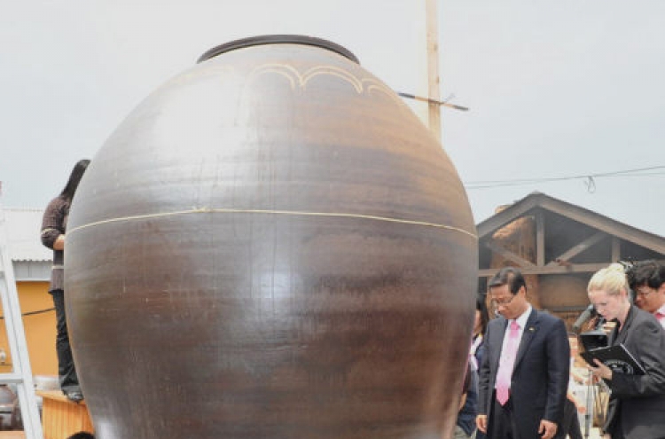 Korea’s ‘onggi’ pottery sets world record