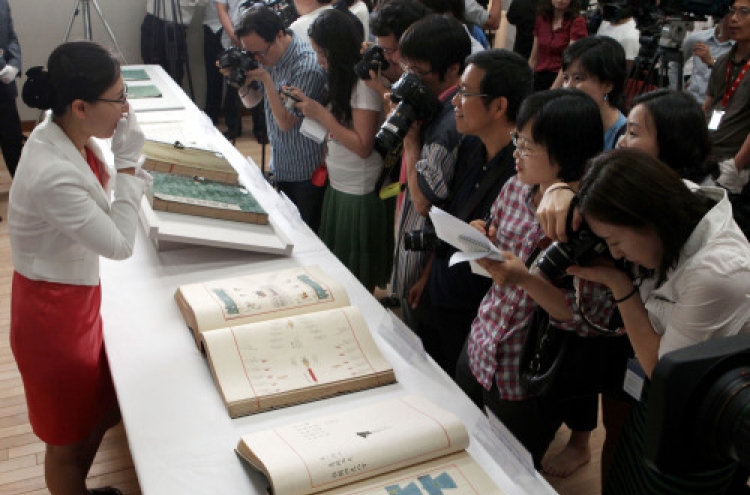 Museum shows royal books returned from France