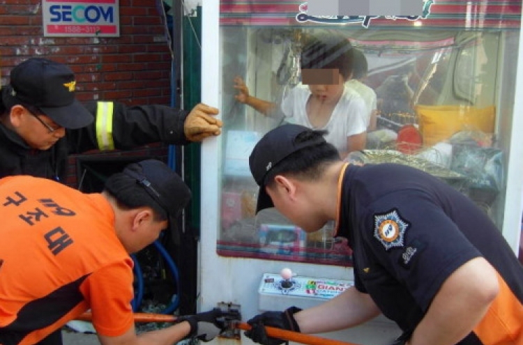 Little big prize: Firefighters pull boy from inside toy grabber