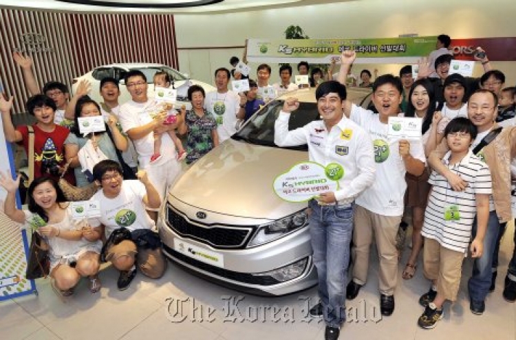Sonata, K5 hybrids draw global attention