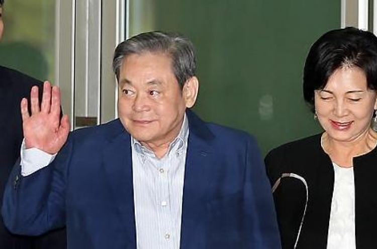 Samsung’s Lee, wife donate W12 billion to Won Buddhism