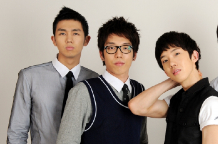 2AM to make stage debut in Japan next year