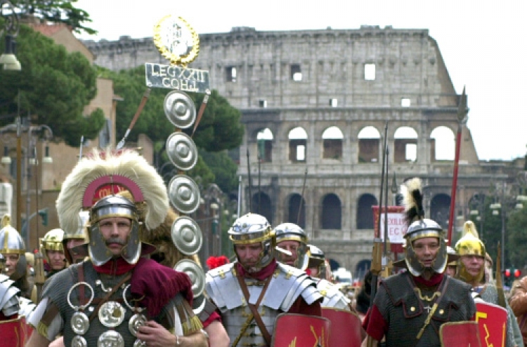 Crackdown on gladiator impersonators in Rome