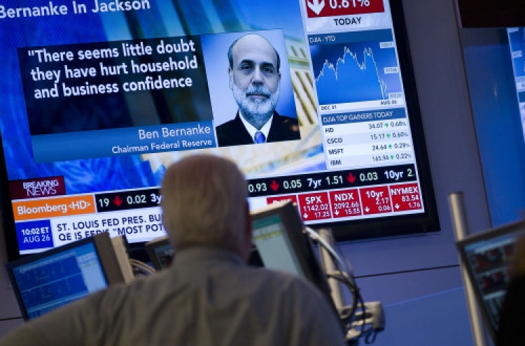 Bernanke offers no new steps, but leans on Congress
