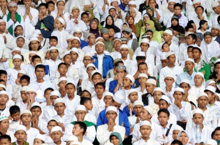 Indonesian Muslim youths keep faith amid reform