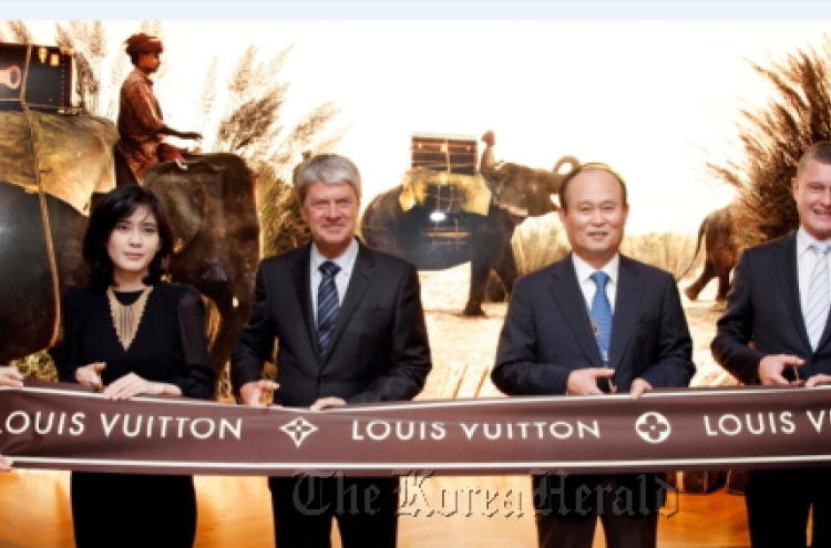 Louis Vuitton opens first airport store