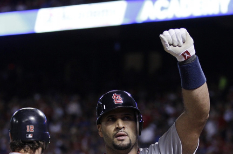 Pujols buries Rangers with three homers