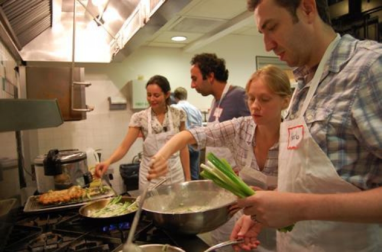 In New York, cooking classes demystify Korean cuisine