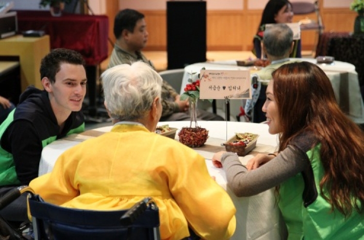 Expat volunteers help Seoul seniors celebrate birthdays