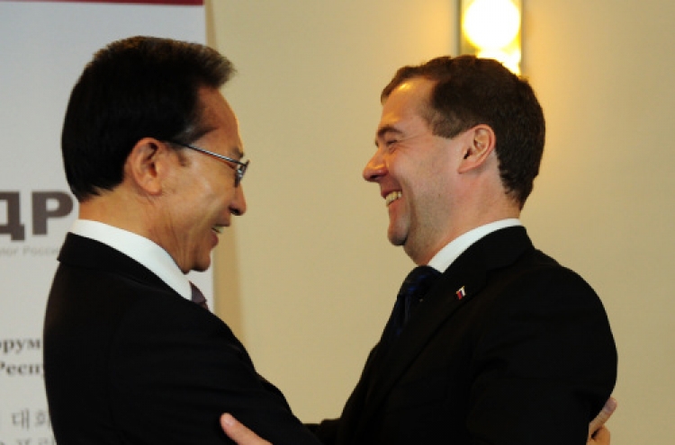 Lee, Medvedev vow to cooperate on gas pipeline venture