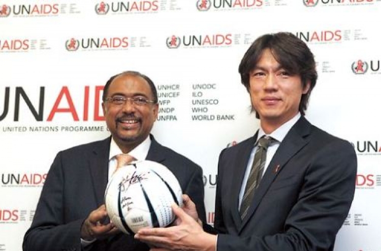 Soccer star Hong kicks out to fight HIV
