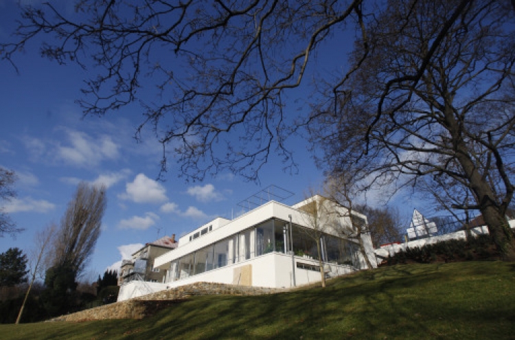 Ludwig Mies van der Rohe’s Tugendhat to reopen again