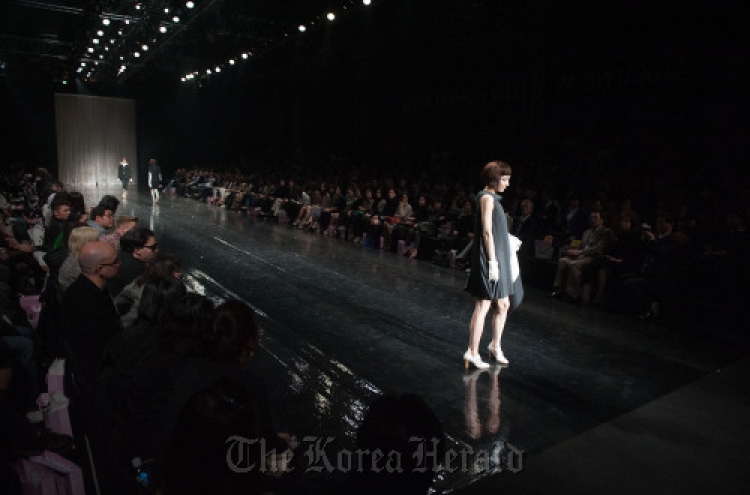 Designers split on Seoul Fashion Week chaos
