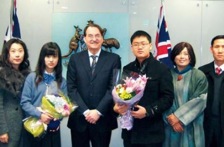 Korean students get math medals from Oz