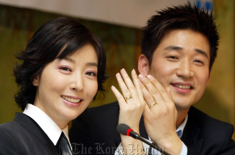 Kim Bo-yeon, Jeon No-min split after 8-year marriage