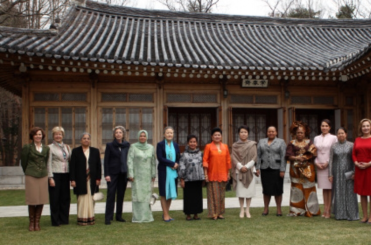 Korean traditional culture, K-pop presented to leaders’ spouses