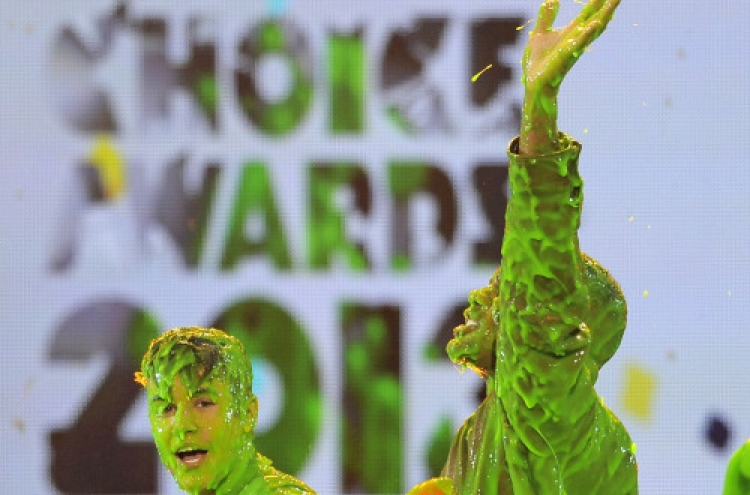 Bieber and Berry slimed at Kids Choice Awards