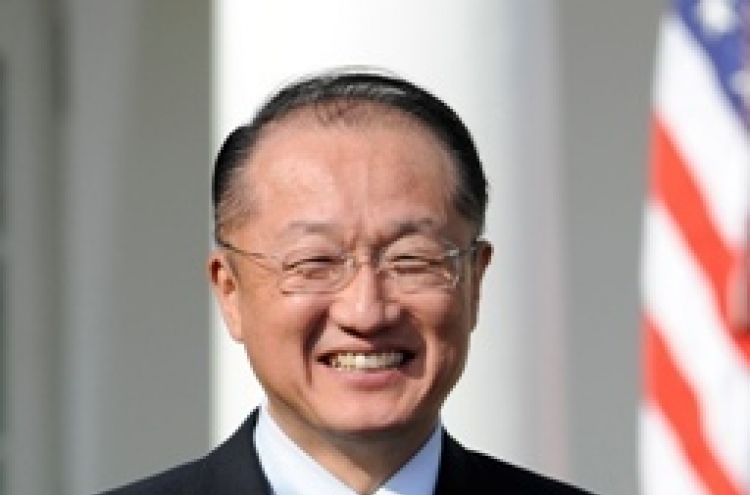 Jim Yong Kim is chosen to lead World Bank