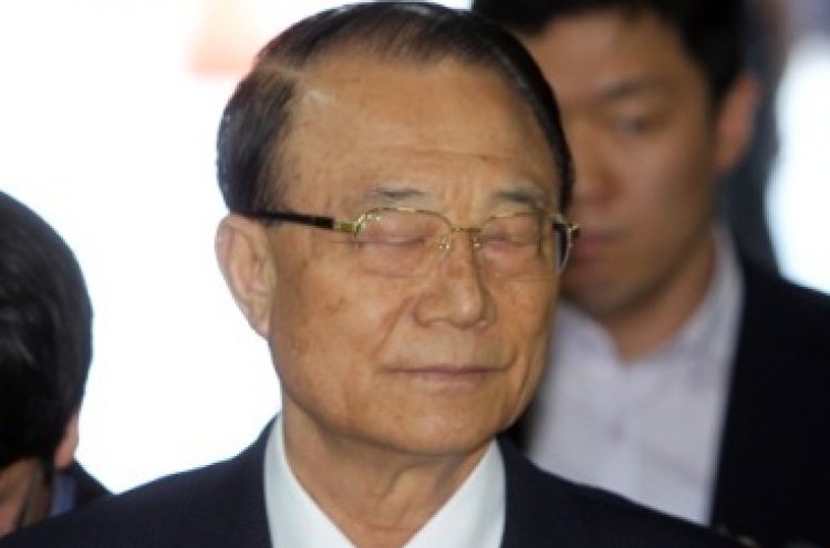 President’s‘political mentor’ Choi arrested in bribery case