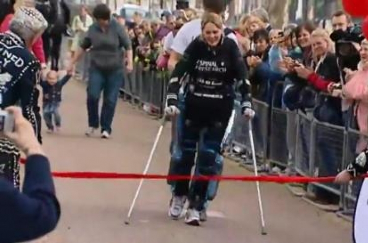 Paralyzed woman beats odds, completes marathon