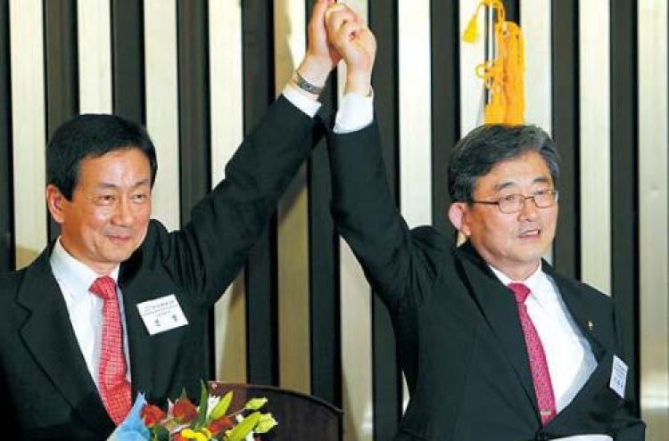 Pro-Park Lee elected Saenuri’s new floor leader