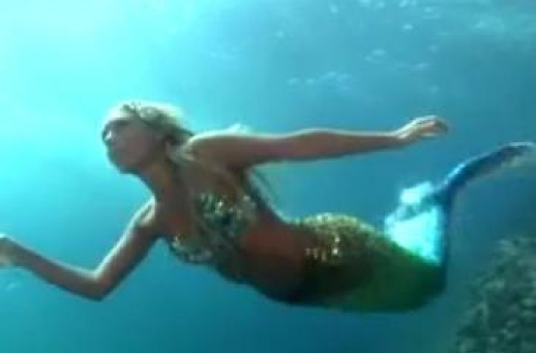 Australian ‘mermaid’ swims to save whales