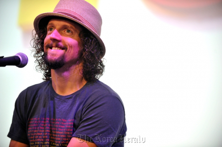 Jason Mraz in Korea with new songs, new sound and new band