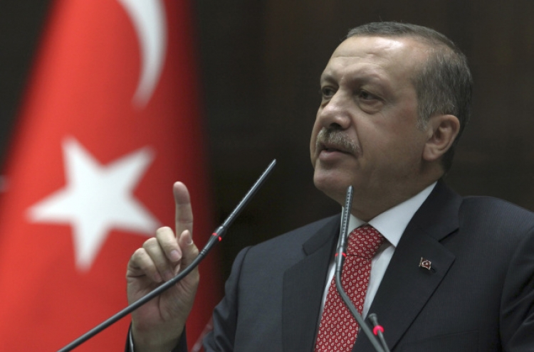 Turkey warns Syria away from its border