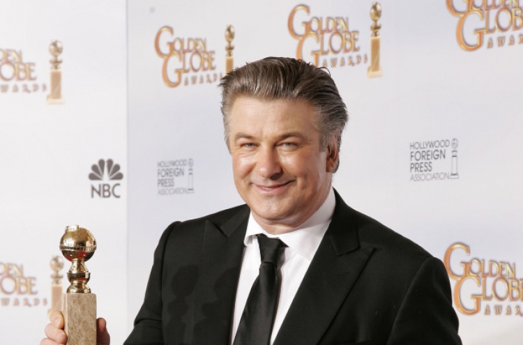 Alec Baldwin marries 28-year-old yoga instructor in NYC