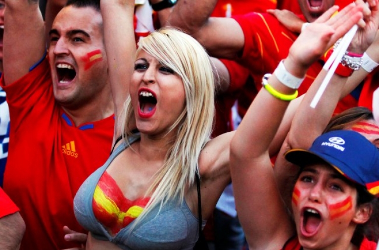 Spain fans rejoice in Euro win; Italians silenced