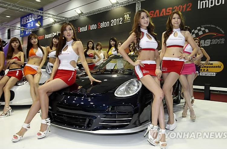 Seoul Auto Salon attracts crowd