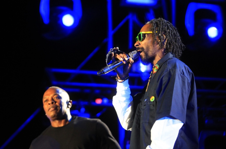 Snoop Dogg becomes Snoop Lion, readies reggae record