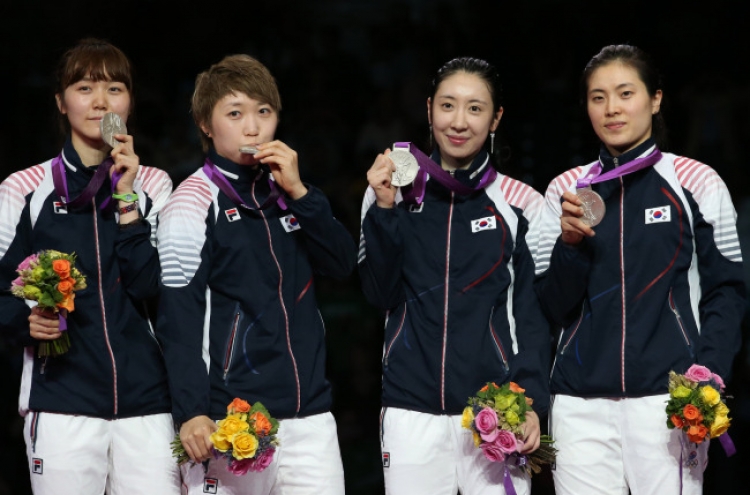Korea wins silver in women’s team epee