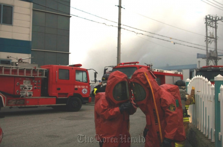 Chemical plant explosion kills 3, injures 5