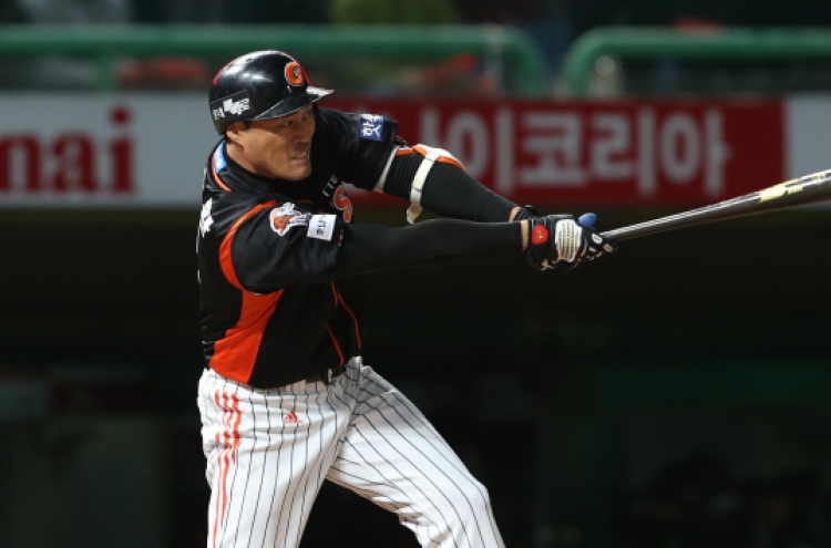 Lotte Giants beat SK Wyverns to tie playoff series