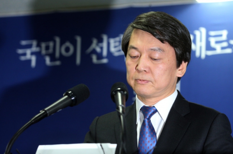 Independent Ahn withdraws from presidential race