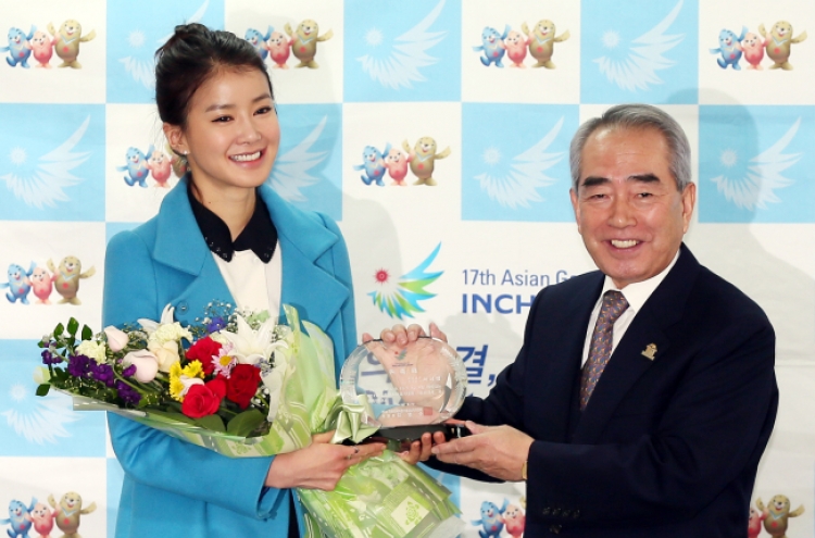 Actress-boxer Lee Si-young named envoy for Incheon Asian Games