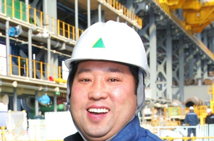 Hyundai Heavy worker donates W100m from 25 years of work