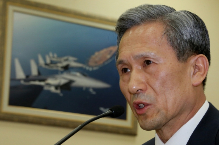 Defense chief takes flak for leaving Seoul amid N.K. threat