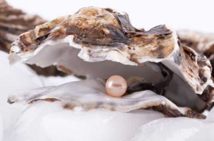 Man buys oyster for breakfast, finds pearl