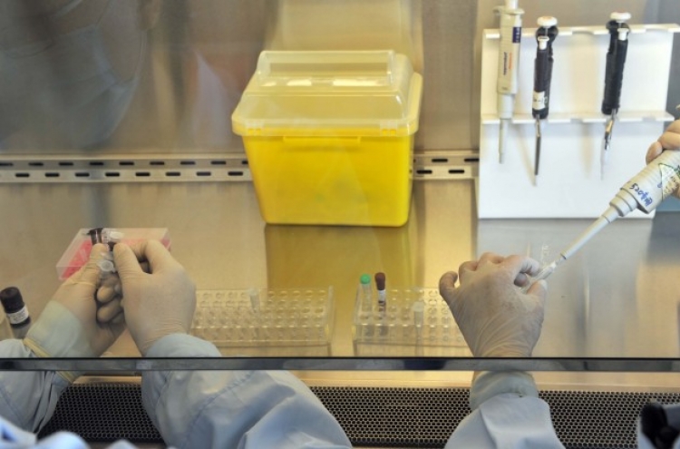 Scientists race to gauge risk of new bird flu pandemic