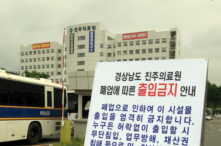 [Newsmaker] Governor closes public hospital