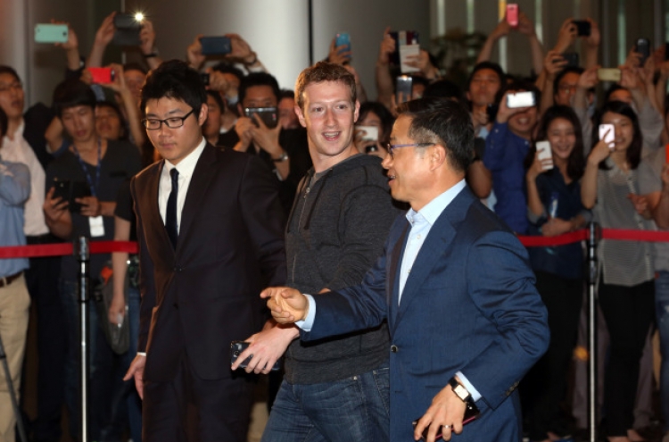 Zuckerberg asks Samsung for “Facebook phone”: sources
