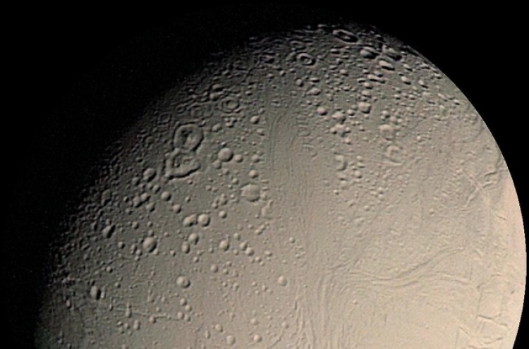 Gravitational tide the secret of Saturn’s moon