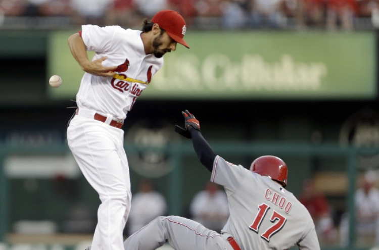 Kelly, Holliday lead Cards to 6-1 win over Reds