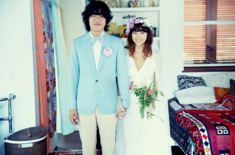 Lee Hyori releases wedding photographs