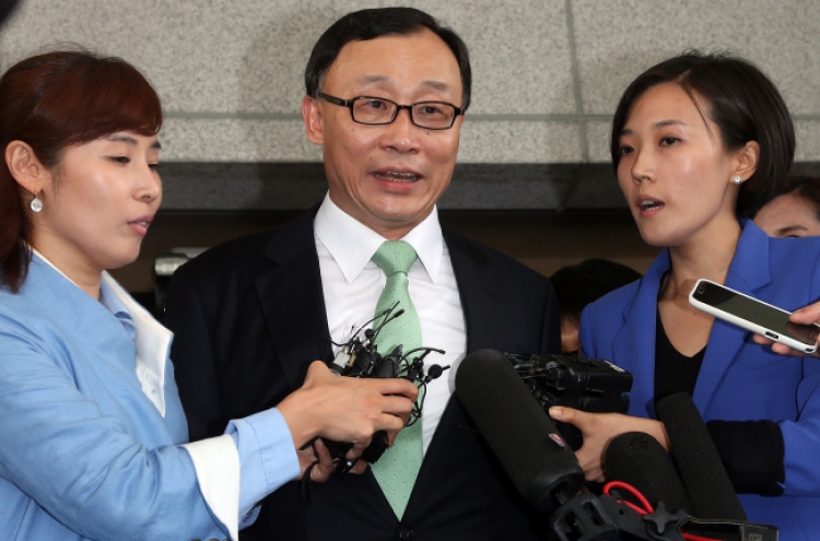 Park yet to accept resignation of prosecutor general