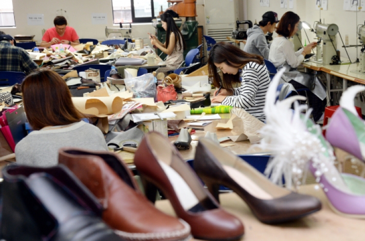 Students learn traditional shoemaking trade